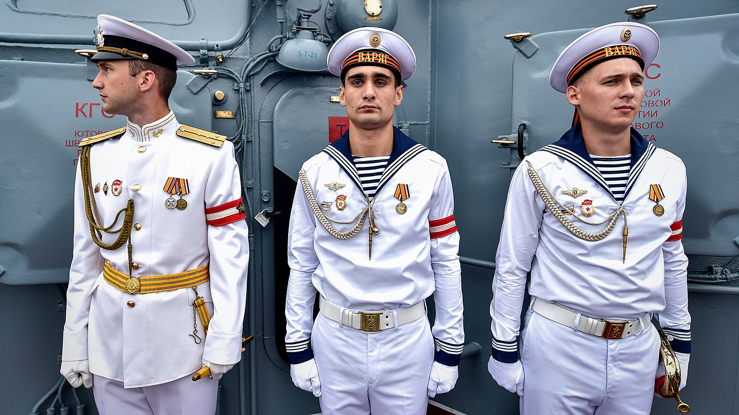 Парадная форма одежды моряков ВМФ России