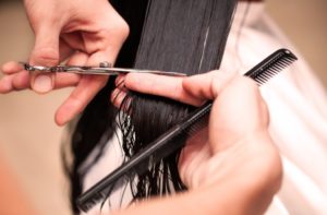 Как подрезать волосы манекену правильно