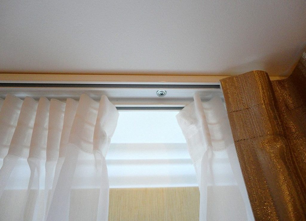 Как правильно установить потолочную гардину на гипсокартонный потолок: пошаговая инструкция