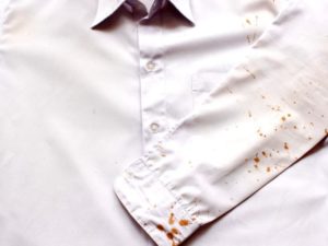 Пятно крови на рубашке