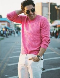 мужской розовый свитер