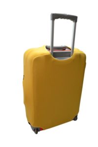 чемодан с желтым чехлом