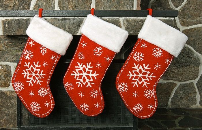 Новогодний носок крючком для подарков, инструкция и советы
