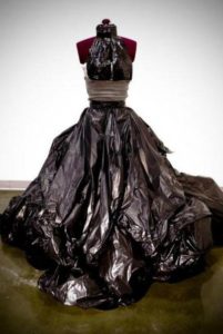 Платье из мусорных пакетов своими руками