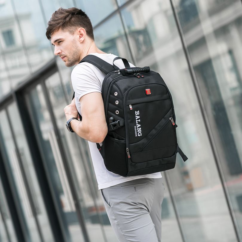 Traveler s backpack. Мужчина с рюкзаком. Современные рюкзаки. Молодой человек с рюкзаком. Крутой рюкзак для мужчин.