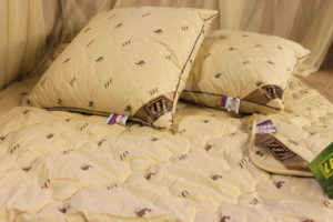 подушки и одеяло
