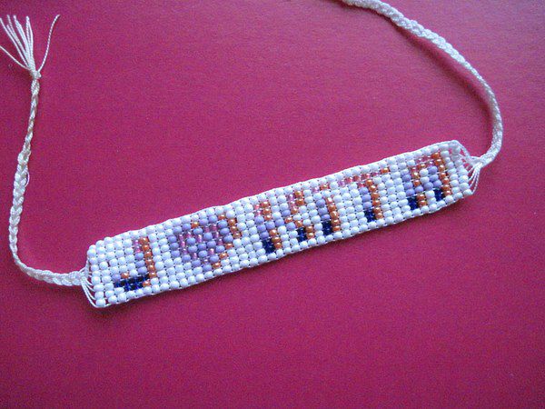 Плетение именных браслетов: пошаговая инструкция