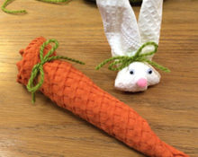 как сделать морковку из полотенца