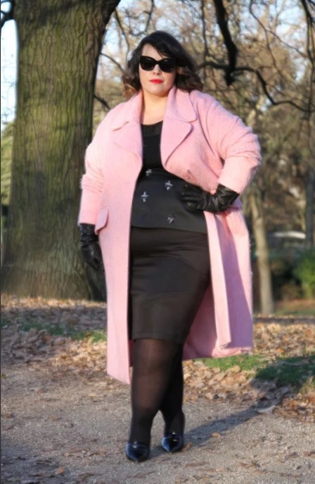 Пальто длинное розовое для полных женщин