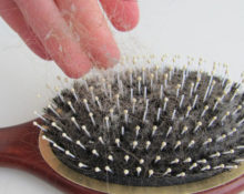 как почистить расчёску от волос