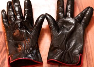 ремонт кожаных перчаток 