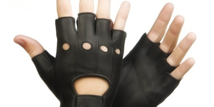 Беспалые перчатки: с чем их носить?