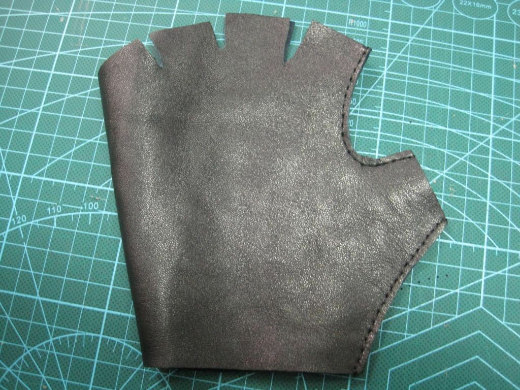 Построение выкройки коротких перчаток