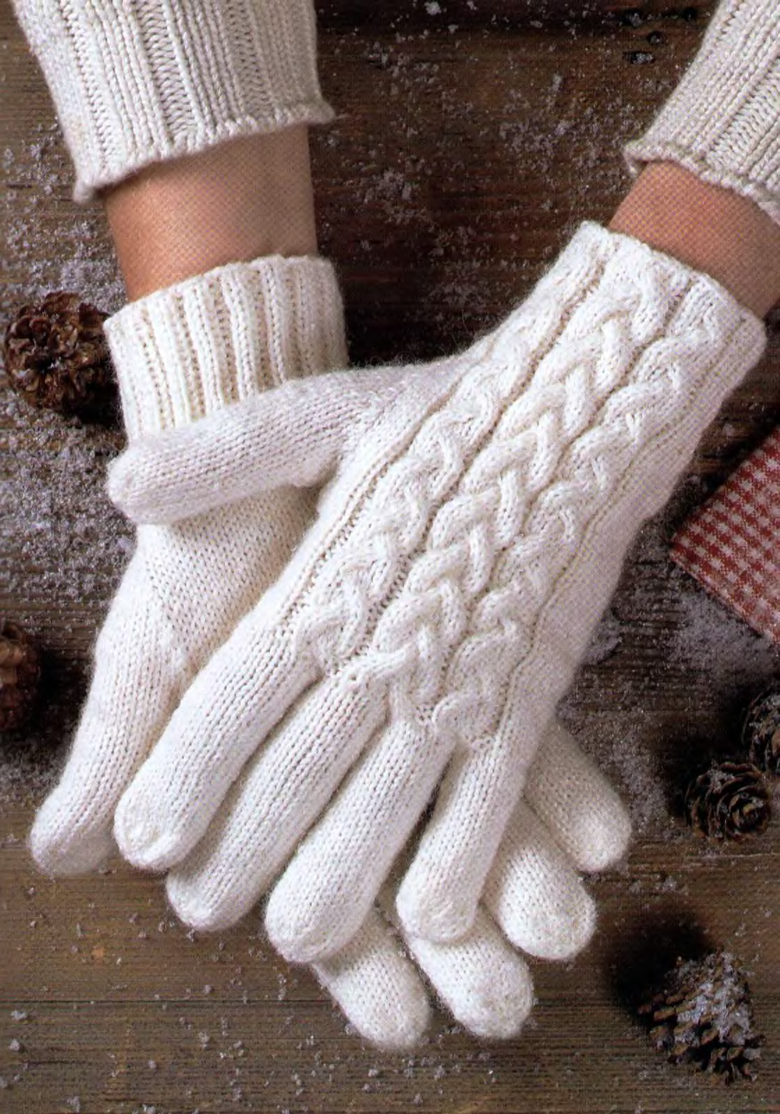 женские перчатки модель 1