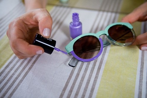 Как стильно и модно украсить солнцезащитные очки при помощи лака для ногтей