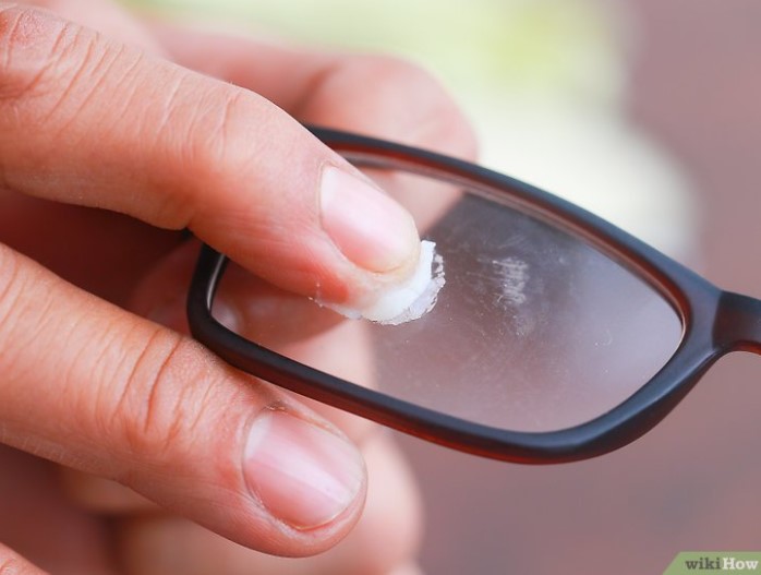 Как убрать царапины с очков для зрения и солнцезащитных аксессуаров