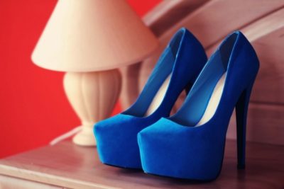 синяя обувь