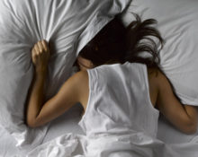 Почему нельзя спать на двух подушках