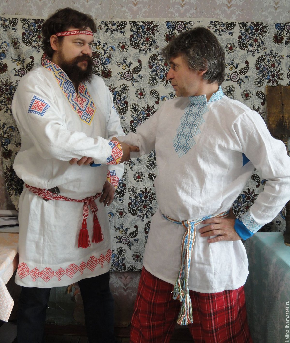 Почему украинцы носят вышиванки, а русские не носят косоворотки