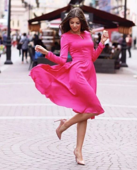 каблуки розовое платье