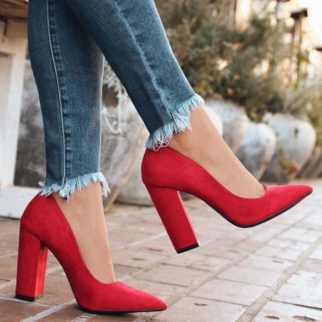 Красные туфли.