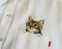 кот на рубашке