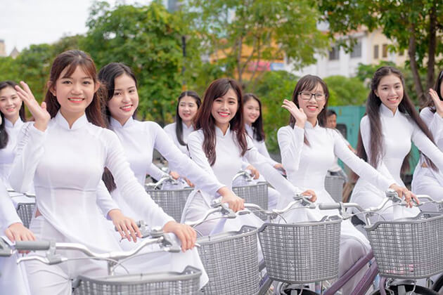 Вьетнамская школьная форма.