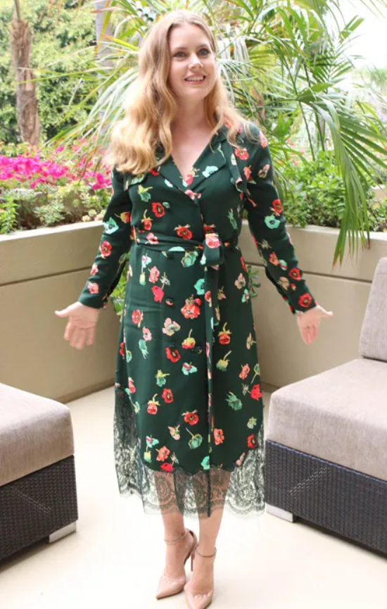 Эми Адамс в платье с цветочным принтом