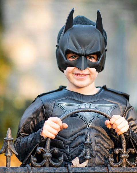 Как сделать костюм Бэтмена своими руками? Новогодний вариант наряда для ребёнка